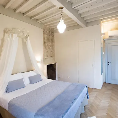 Il Piccolo Cavour Charming House فندق مبيت وإفطار أريتسو