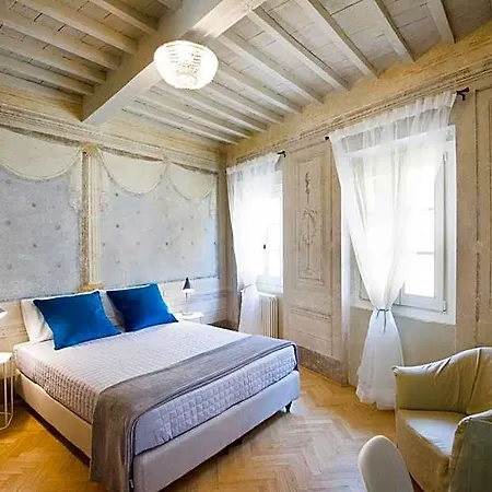 Il Piccolo Cavour Charming House فندق مبيت وإفطار 4*